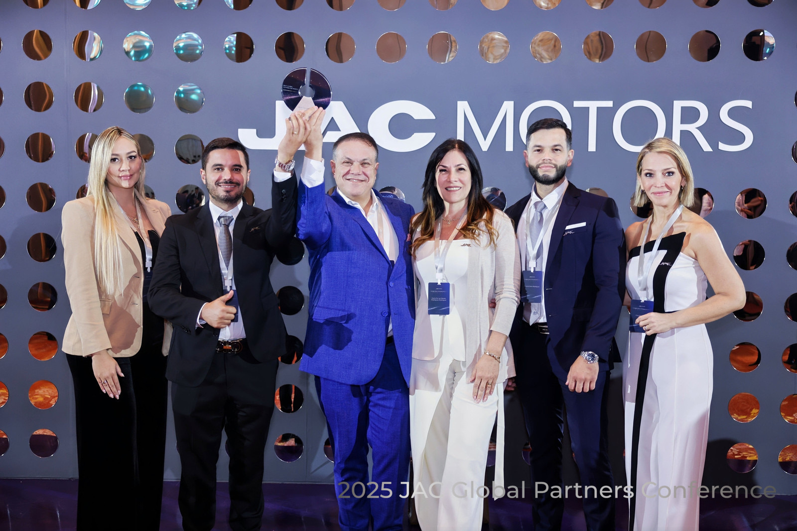 Auto-Partes-Lara-recibe-premio-como-Mejor-Distribuidor-Global-de-JAC-Motors-04