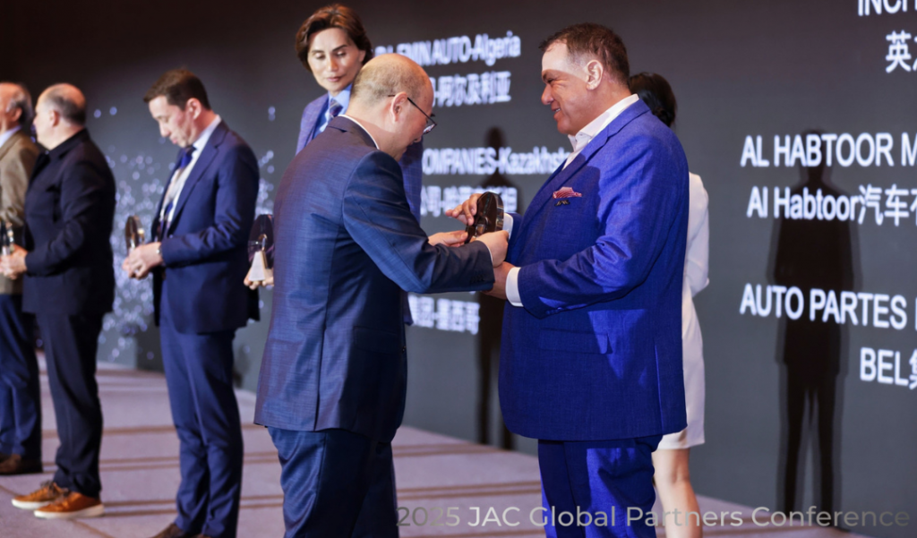 Auto-Partes-Lara-recibe-premio-como-Mejor-Distribuidor-Global-de-JAC-Motors